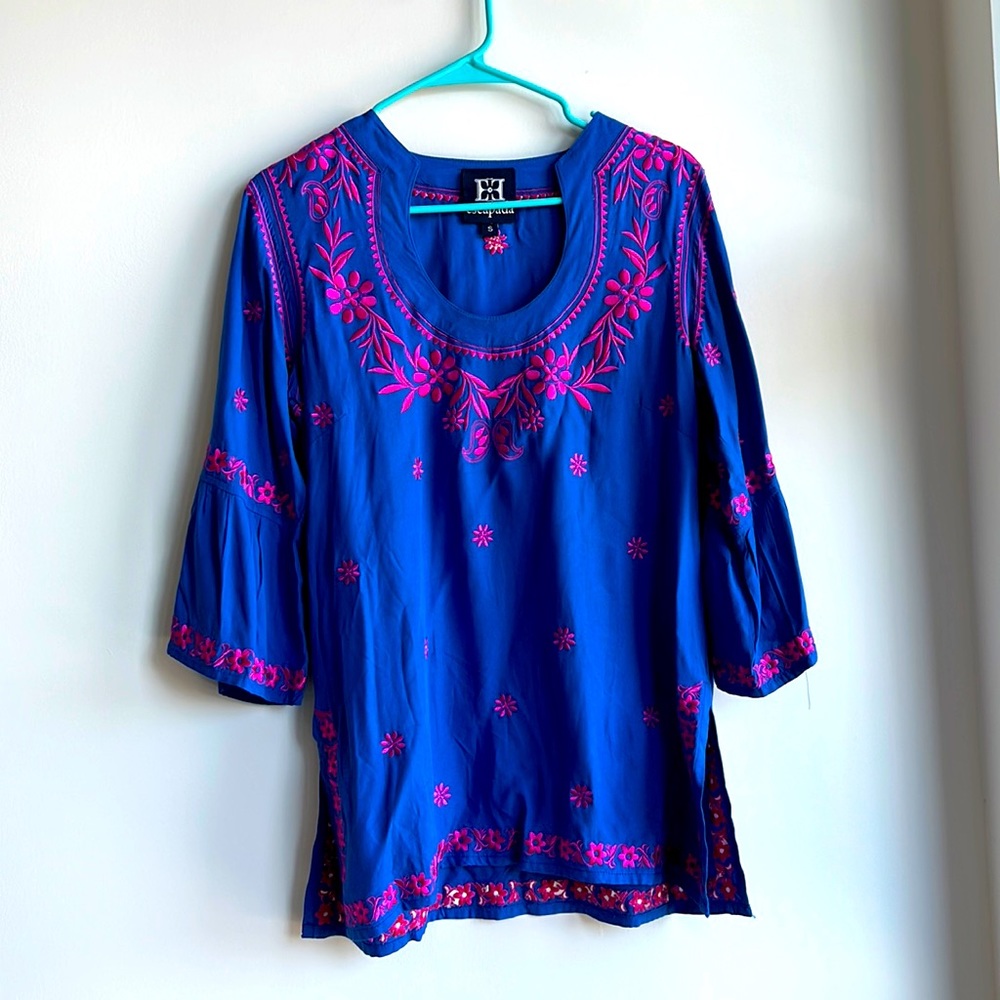 Women’s small Escapada embroidered blouse/tunic